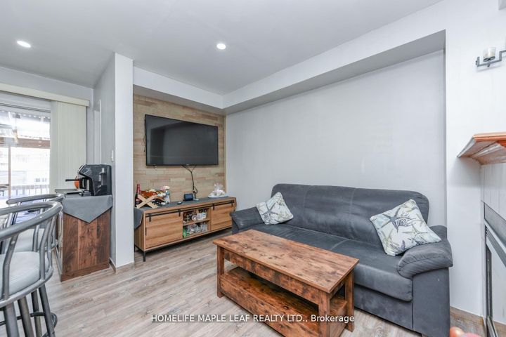 Photo 9 at 100 Alaskan Summit Court W, Wellington, Brampton