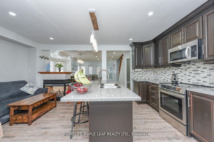 Photo 10 at 100 Alaskan Summit Court W, Wellington, Brampton