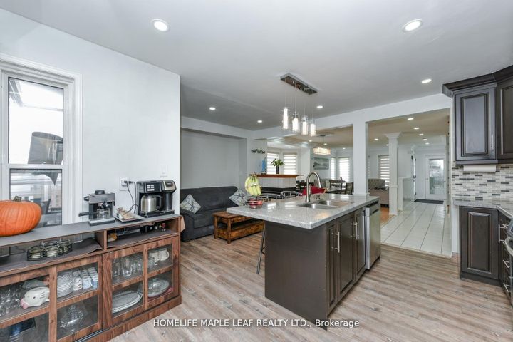 Photo 12 at 100 Alaskan Summit Court W, Wellington, Brampton