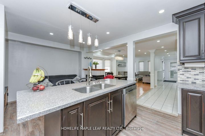 Photo 14 at 100 Alaskan Summit Court W, Wellington, Brampton