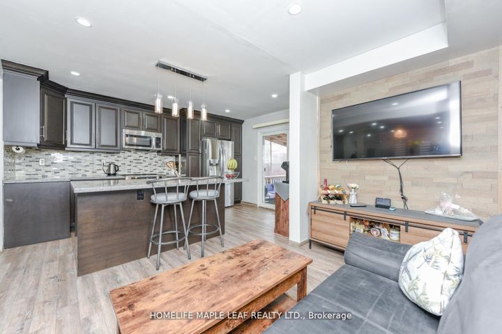 Photo 18 at 100 Alaskan Summit Court W, Wellington, Brampton