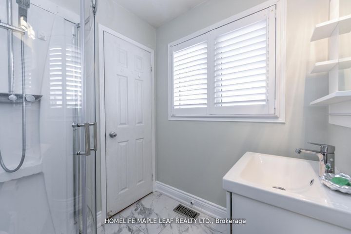 Photo 20 at 100 Alaskan Summit Court W, Wellington, Brampton