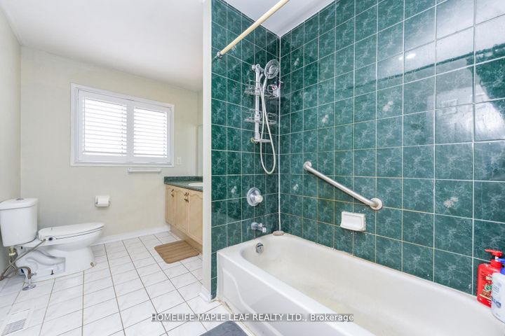 Photo 22 at 100 Alaskan Summit Court W, Wellington, Brampton