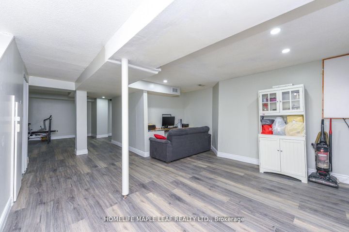 Photo 32 at 100 Alaskan Summit Court W, Wellington, Brampton