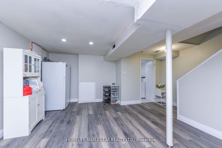 Photo 34 at 100 Alaskan Summit Court W, Wellington, Brampton