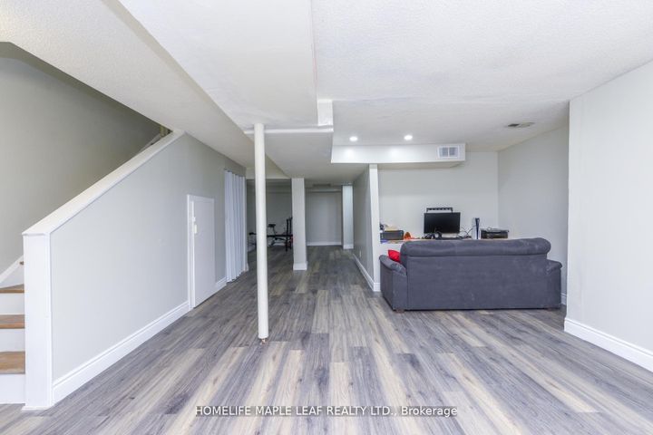 Photo 37 at 100 Alaskan Summit Court W, Wellington, Brampton