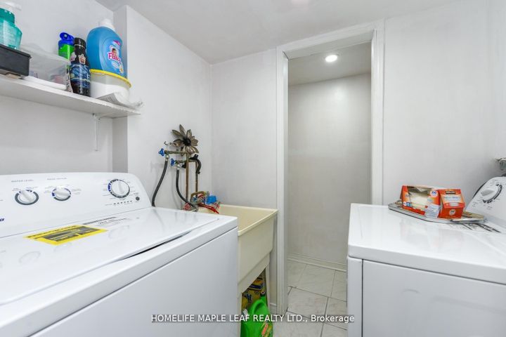 Photo 38 at 100 Alaskan Summit Court W, Wellington, Brampton