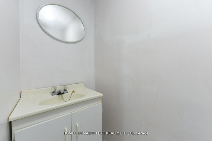 Photo 40 at 100 Alaskan Summit Court W, Wellington, Brampton