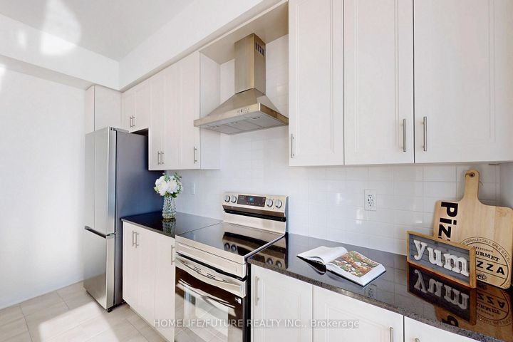 Photo 11 at 39 Timber Falls Drive, Northwest Brampton, Brampton