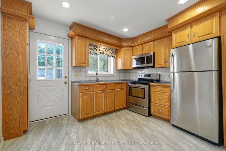 Photo 12 at 14 Niagara Street, Industrial Sector, Hamilton