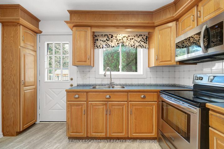 Photo 13 at 14 Niagara Street, Industrial Sector, Hamilton