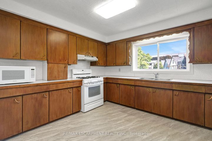 Photo 22 at 14 Niagara Street, Industrial Sector, Hamilton