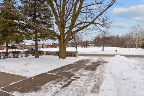 Photo 3 at 6 Peacham Crescent, CFB, Toronto