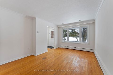 Photo 6 at 6 Peacham Crescent, CFB, Toronto