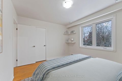 Photo 16 at 6 Peacham Crescent, CFB, Toronto