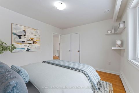 Photo 17 at 6 Peacham Crescent, CFB, Toronto