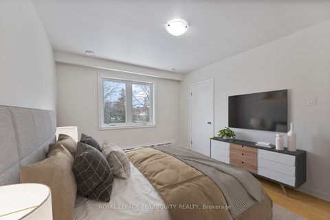 Photo 18 at 6 Peacham Crescent, CFB, Toronto