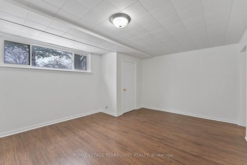 Photo 25 at 6 Peacham Crescent, CFB, Toronto