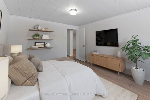 Photo 30 at 6 Peacham Crescent, CFB, Toronto