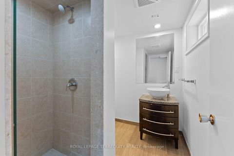 Photo 32 at 6 Peacham Crescent, CFB, Toronto