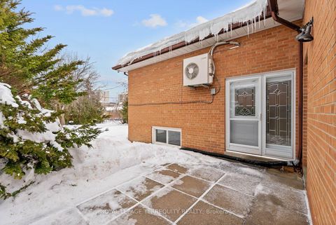 Photo 34 at 6 Peacham Crescent, CFB, Toronto