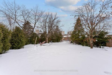 Photo 35 at 6 Peacham Crescent, CFB, Toronto