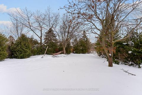 Photo 36 at 6 Peacham Crescent, CFB, Toronto