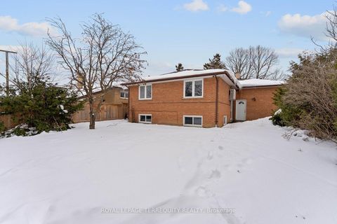 Photo 37 at 6 Peacham Crescent, CFB, Toronto