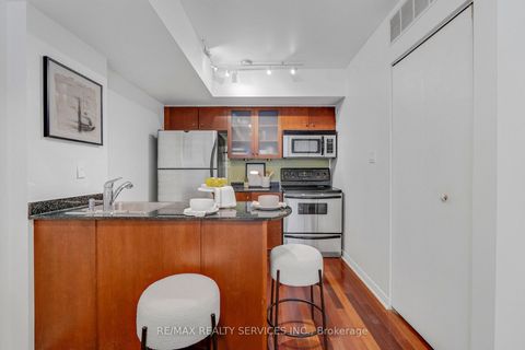 Photo 5 at 632 - 38 Western Battery Road, Niagara, Toronto