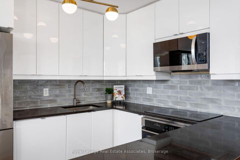 Photo 15 at 602 - 20 Avoca Avenue, Moore Park, Toronto