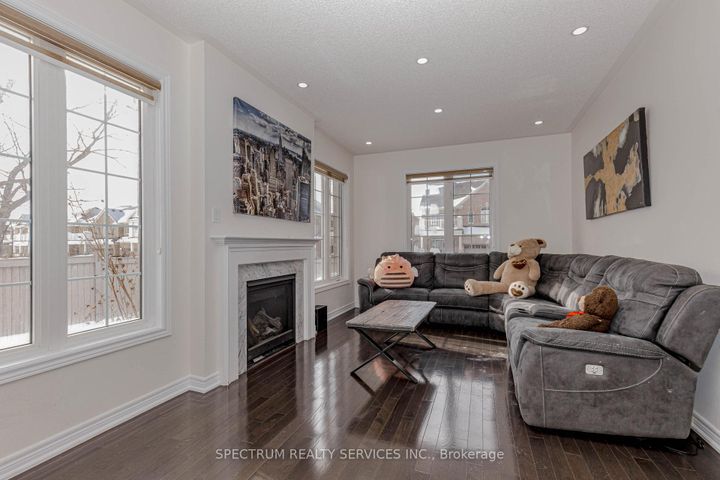 Photo 9 at 75 Elmcrest Drive, Credit Valley, Brampton