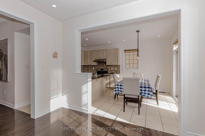 Photo 10 at 75 Elmcrest Drive, Credit Valley, Brampton