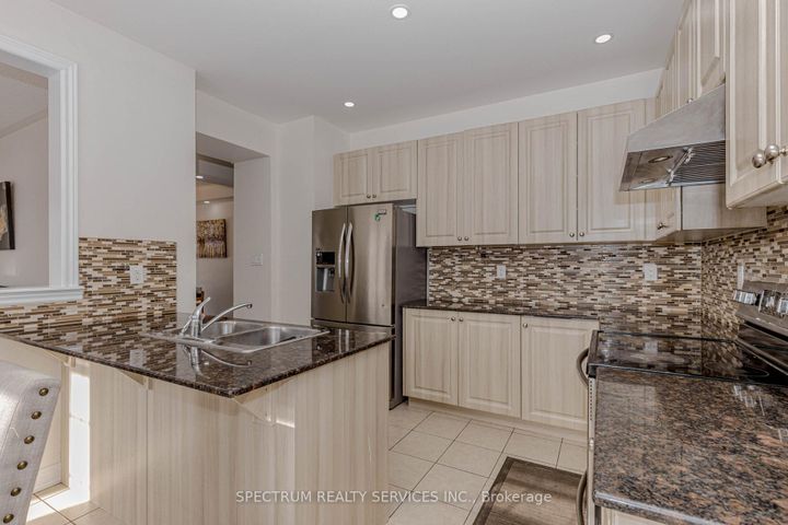 Photo 11 at 75 Elmcrest Drive, Credit Valley, Brampton