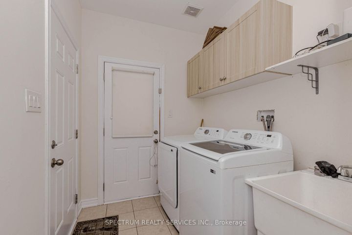 Photo 13 at 75 Elmcrest Drive, Credit Valley, Brampton