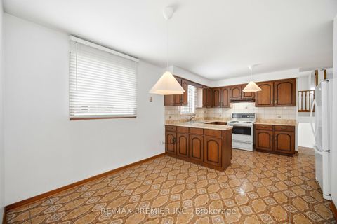 Photo 6 at 10 Sharpecroft Boulevard, York University Heights, Toronto