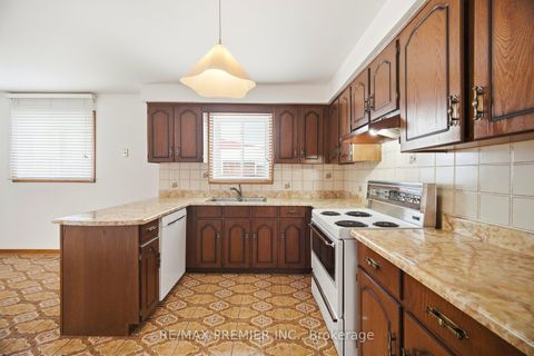 Photo 7 at 10 Sharpecroft Boulevard, York University Heights, Toronto