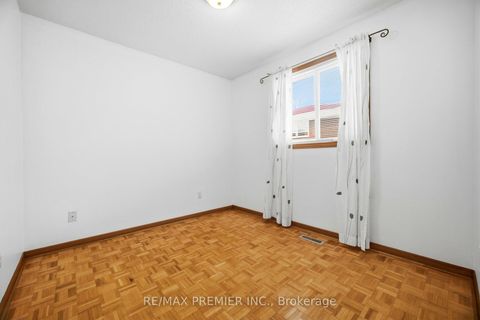 Photo 10 at 10 Sharpecroft Boulevard, York University Heights, Toronto