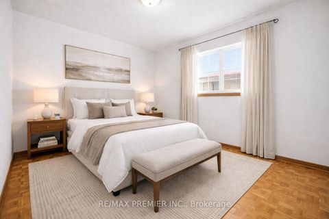 Photo 11 at 10 Sharpecroft Boulevard, York University Heights, Toronto