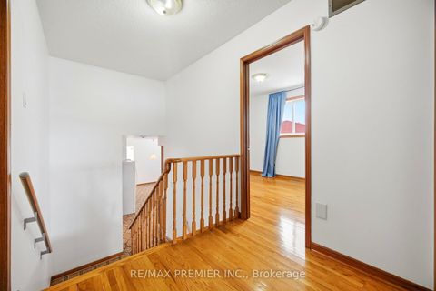Photo 13 at 10 Sharpecroft Boulevard, York University Heights, Toronto