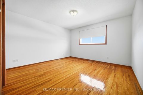 Photo 14 at 10 Sharpecroft Boulevard, York University Heights, Toronto