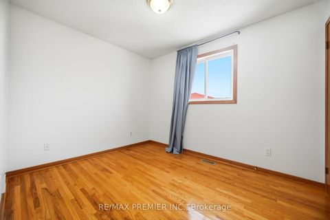 Photo 17 at 10 Sharpecroft Boulevard, York University Heights, Toronto