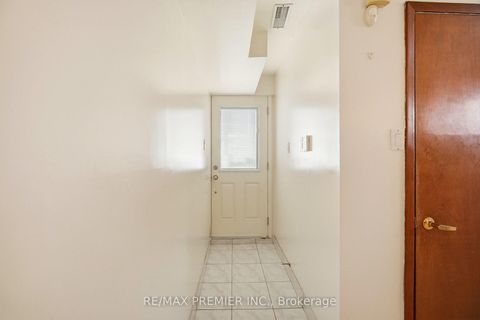 Photo 22 at 10 Sharpecroft Boulevard, York University Heights, Toronto