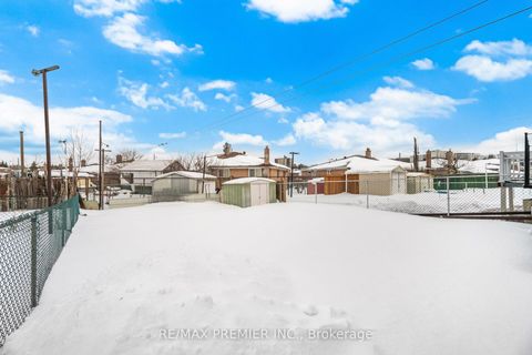 Photo 30 at 10 Sharpecroft Boulevard, York University Heights, Toronto