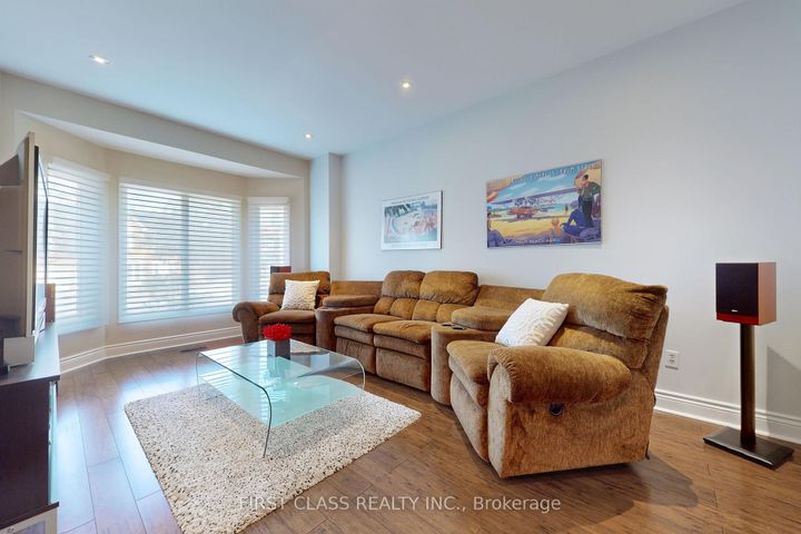 Photo 1 at 7 Kenpark Avenue, Snelgrove, Brampton