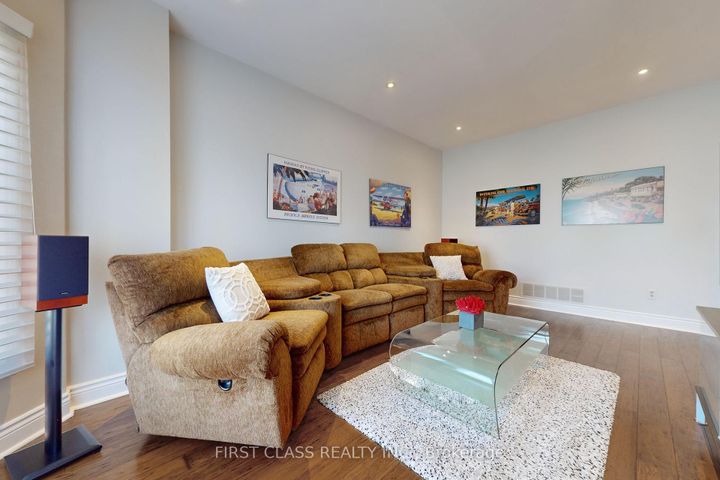 Photo 2 at 7 Kenpark Avenue, Snelgrove, Brampton