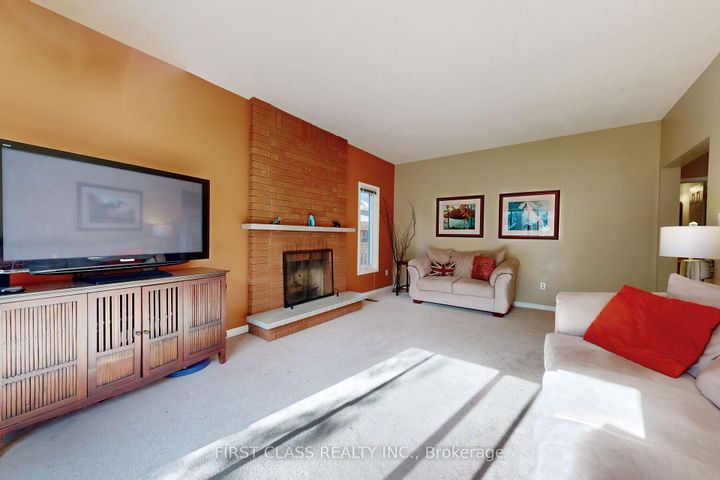 Photo 4 at 7 Kenpark Avenue, Snelgrove, Brampton