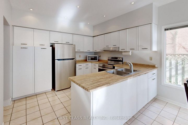 Photo 7 at 7 Kenpark Avenue, Snelgrove, Brampton