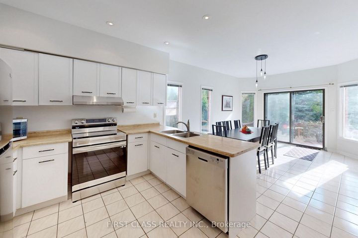 Photo 8 at 7 Kenpark Avenue, Snelgrove, Brampton