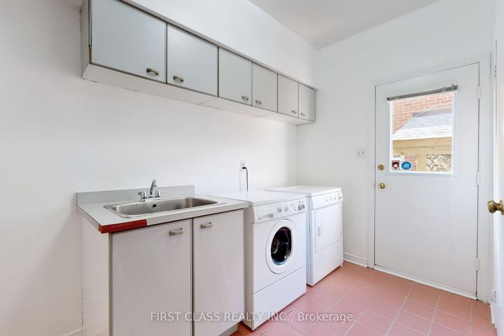 Photo 14 at 7 Kenpark Avenue, Snelgrove, Brampton