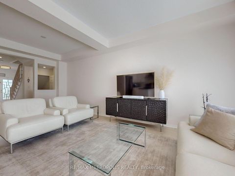 Photo 3 at 16 Hartney Drive, Rural Richmond Hill, Richmond Hill